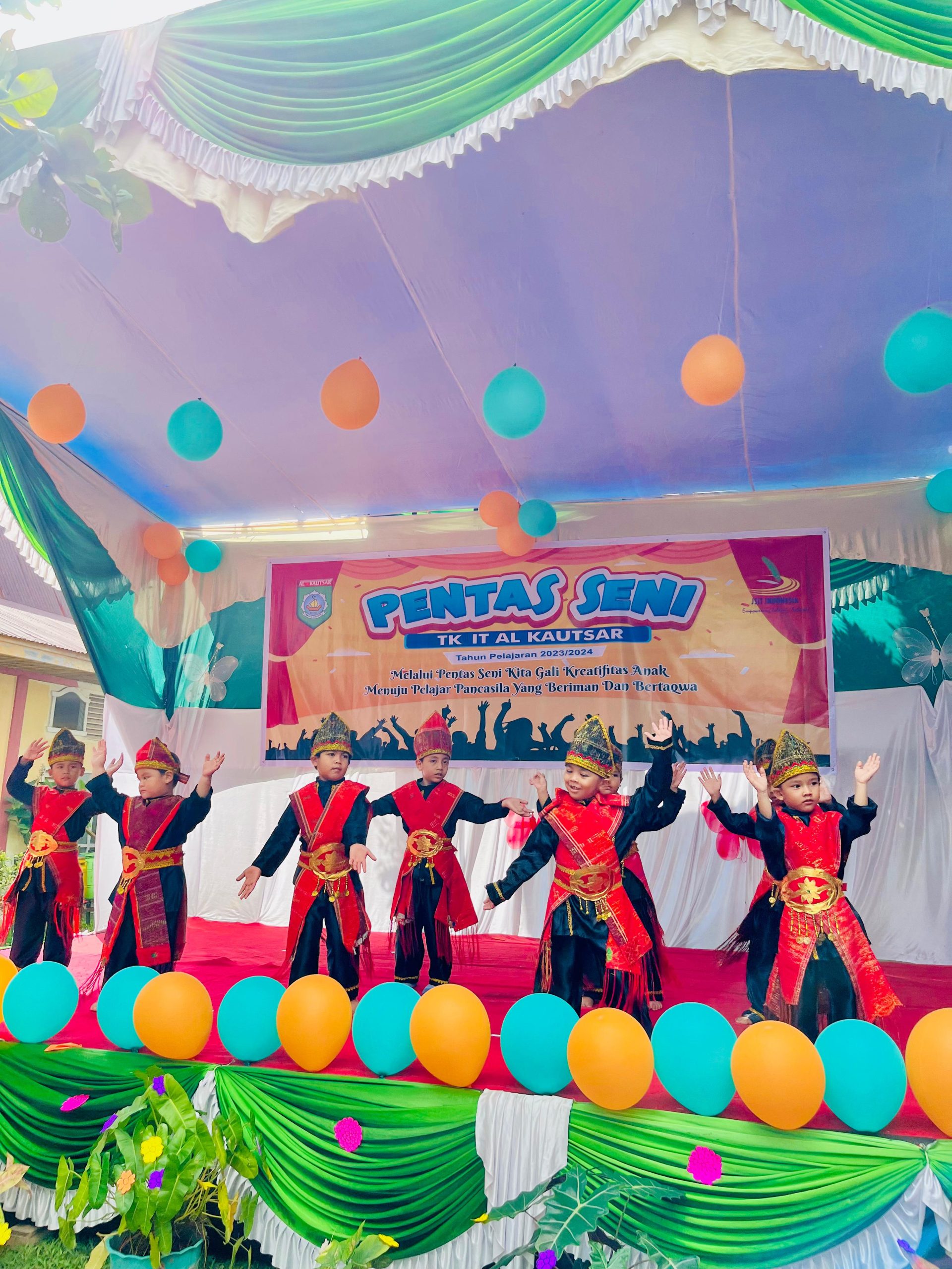PENTAS SENI